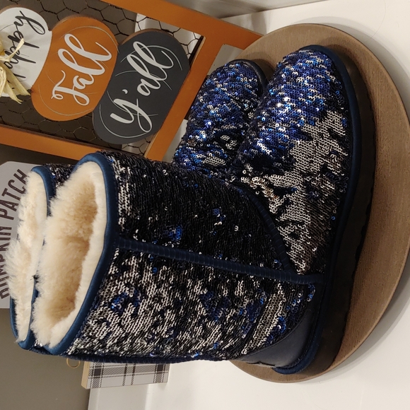 ❄EUC UGG Women's/Ladies/Girl's/Unisex Blue/Silver/Black Sequined Mid Top Boot, 8 - Picture 9 of 9
